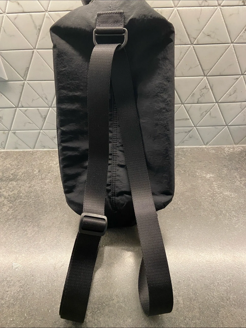 lululemon athletica Fast Track Bag 2.0 - Picture 2 of 5